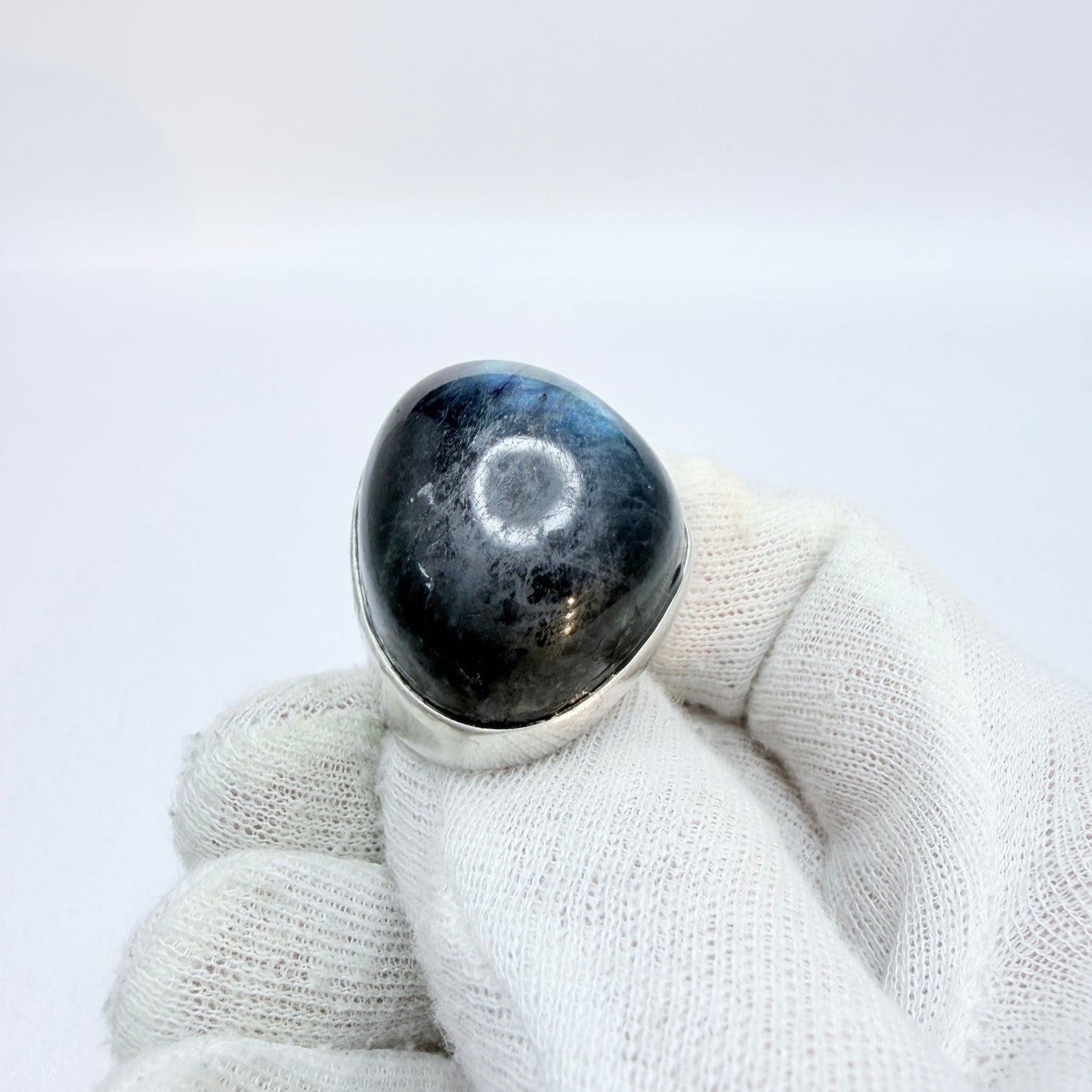 Olavi Wehmersuo for Kaunis Koru, Finland 1977. Very Bold Sterling Silver Spectrolite Ring.