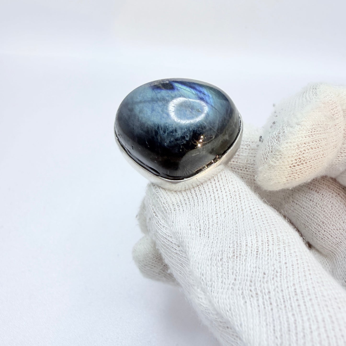 Olavi Wehmersuo for Kaunis Koru, Finland 1977. Very Bold Sterling Silver Spectrolite Ring.