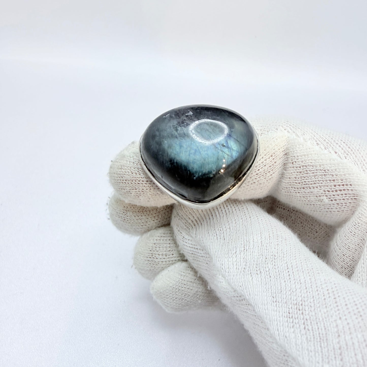 Olavi Wehmersuo for Kaunis Koru, Finland 1977. Very Bold Sterling Silver Spectrolite Ring.