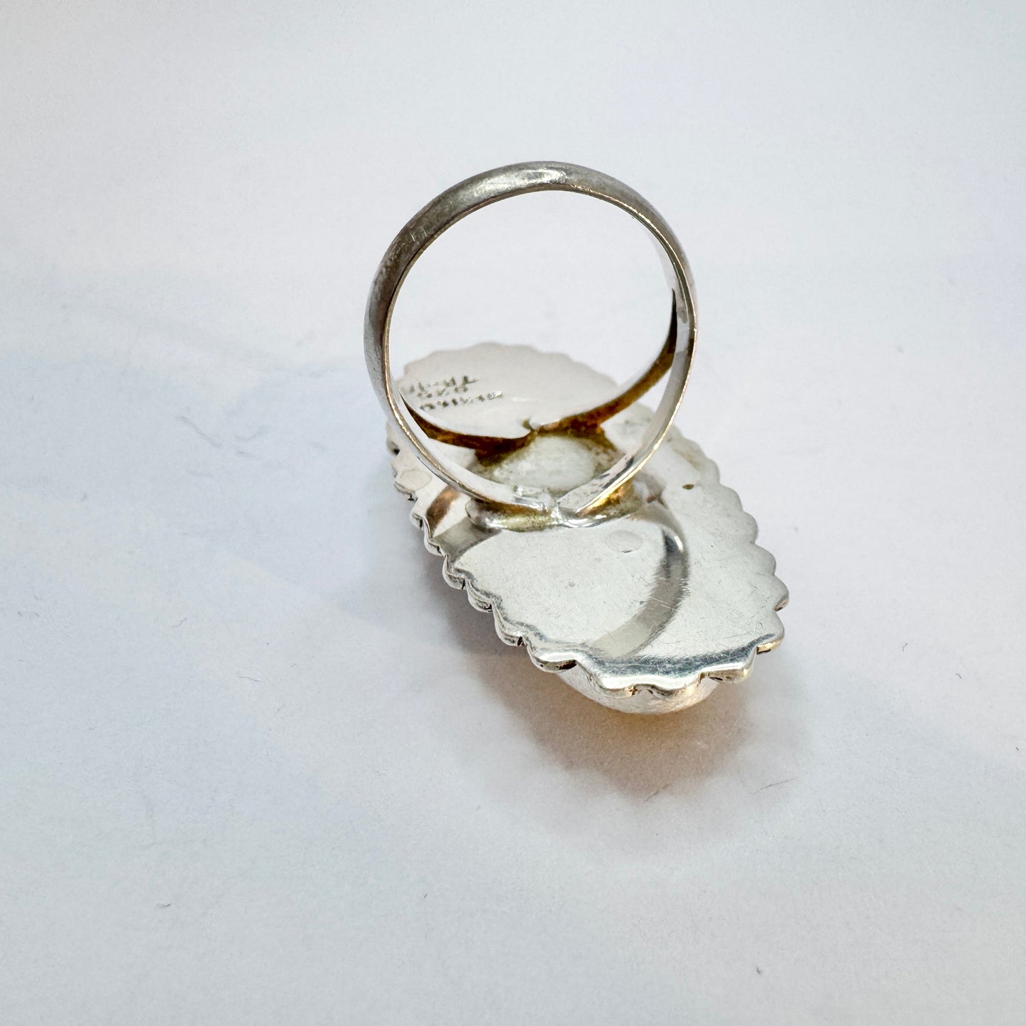 Mexico. Bold Vintage Sterling Silver Mother of Pearl Ring.