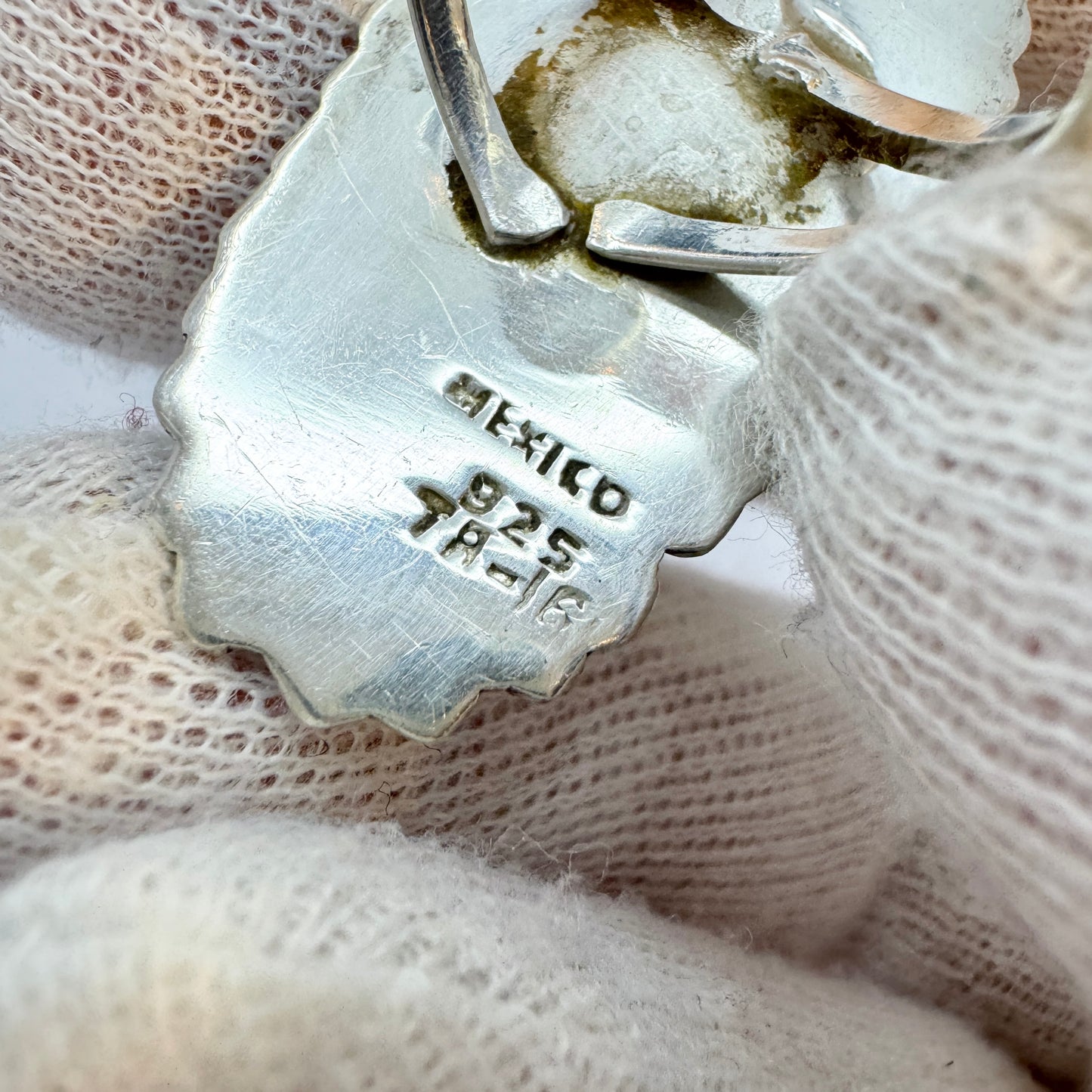 Mexico. Bold Vintage Sterling Silver Mother of Pearl Ring.