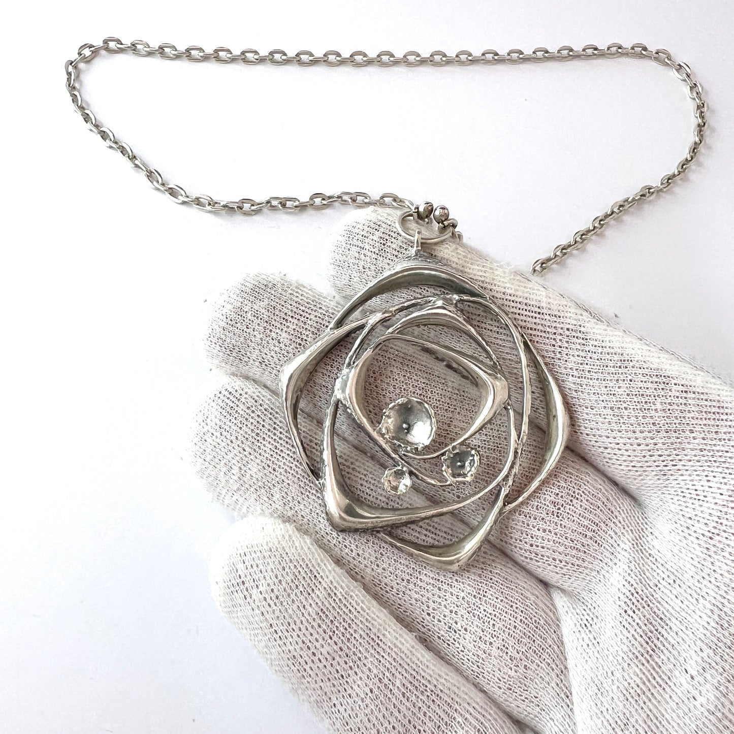 Sten & Laine, Finland 1972. Vintage Modernist Sterling Silver Pendant Necklace.