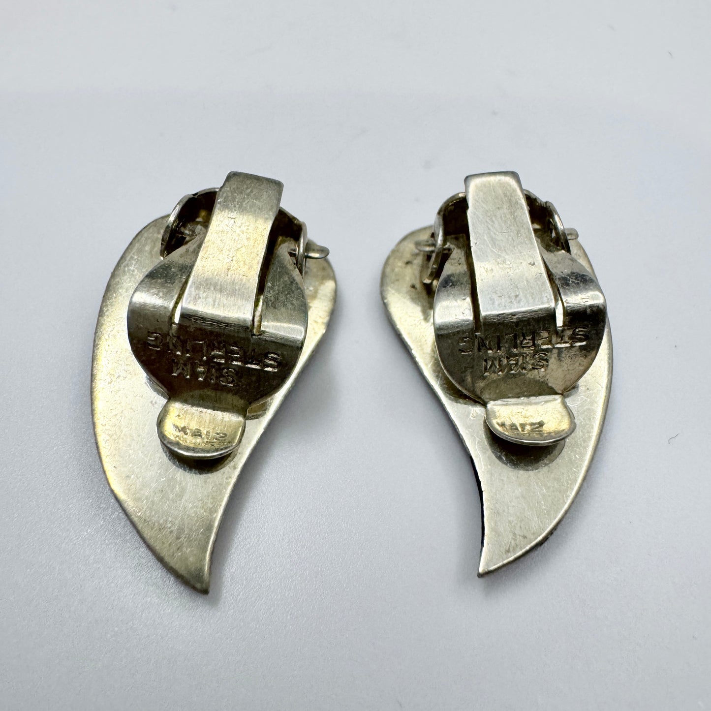 Siam, Vintage c 1960s. Sterling Silver Enamel Clip-on Earrings.