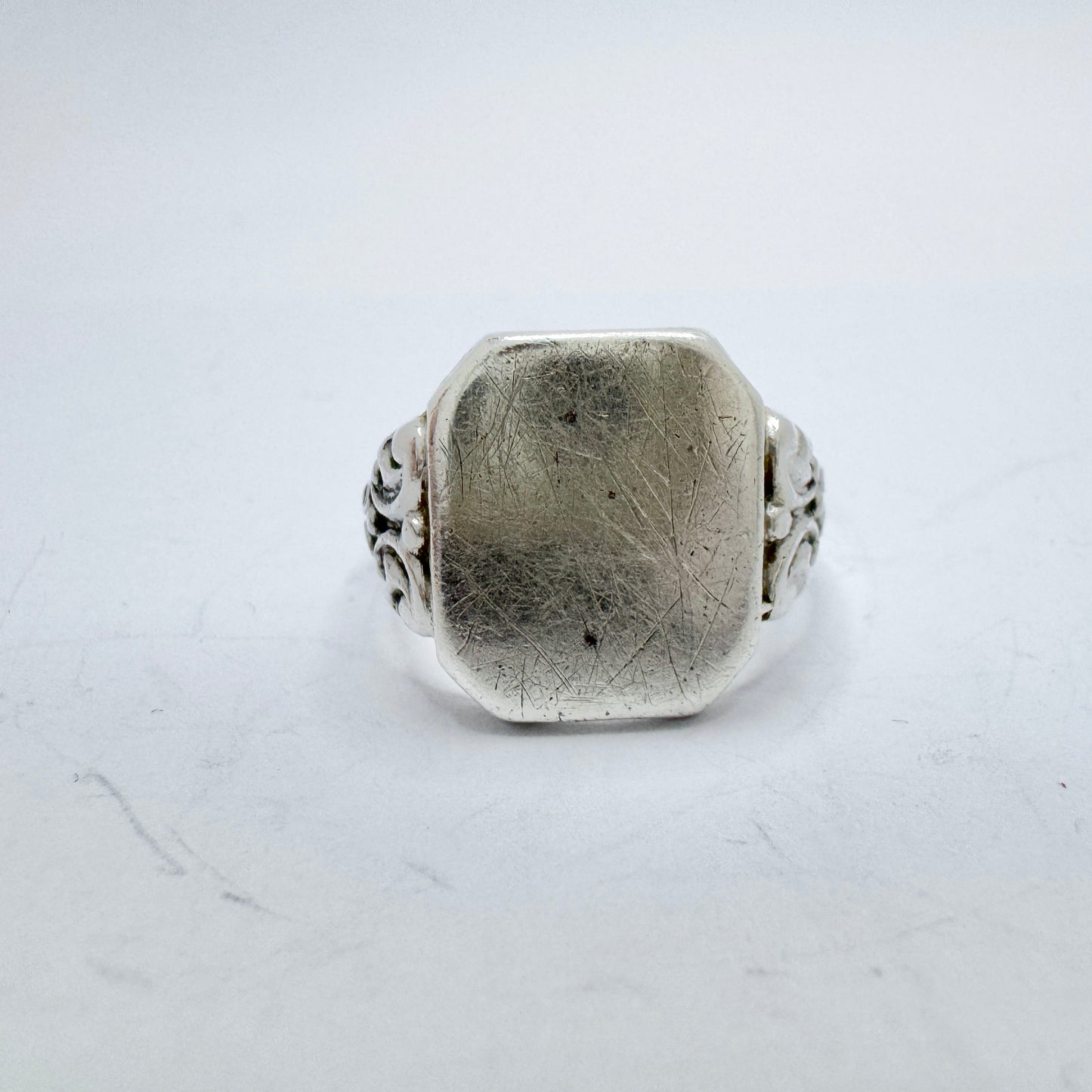 G Dahlgren, Sweden 1954. Vintage Sterling Silver Signet Unisex Ring.