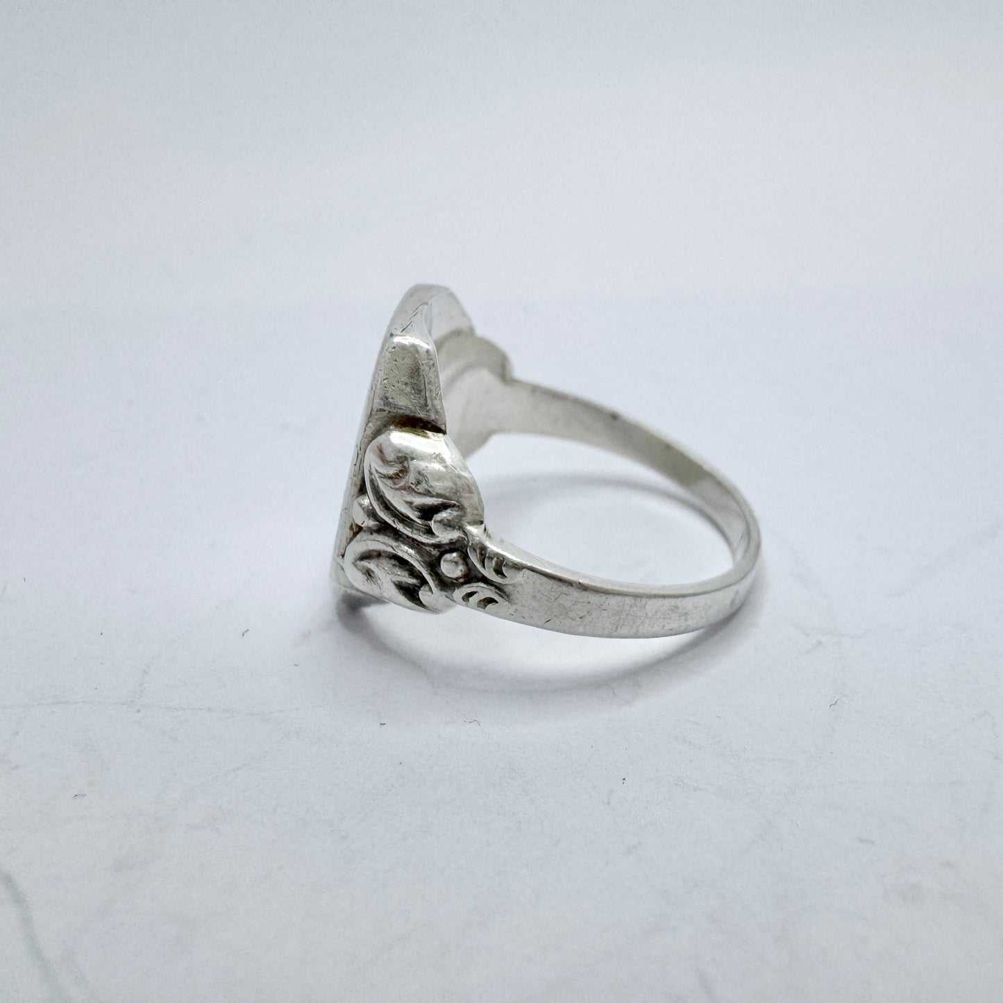 G Dahlgren, Sweden 1954. Vintage Sterling Silver Signet Unisex Ring.
