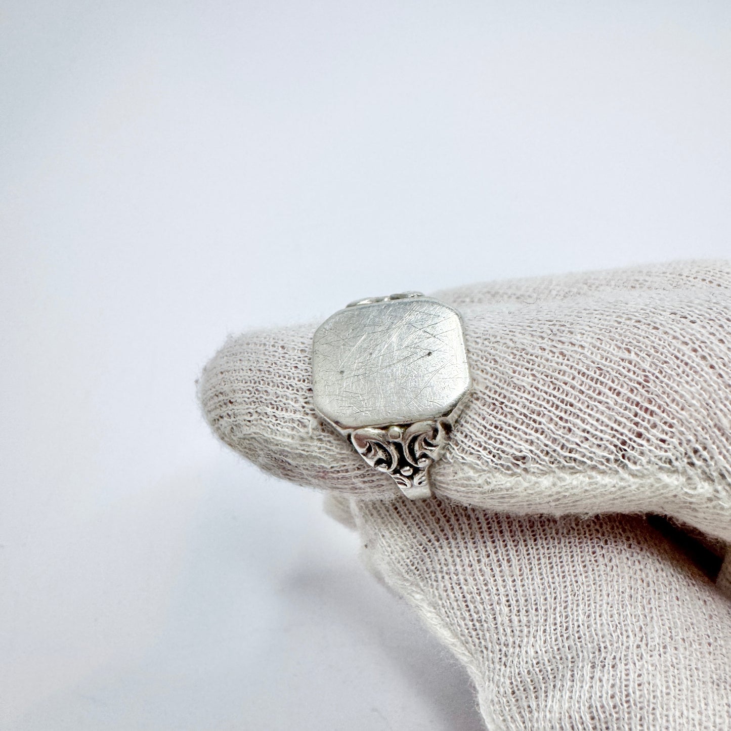 G Dahlgren, Sweden 1954. Vintage Sterling Silver Signet Unisex Ring.