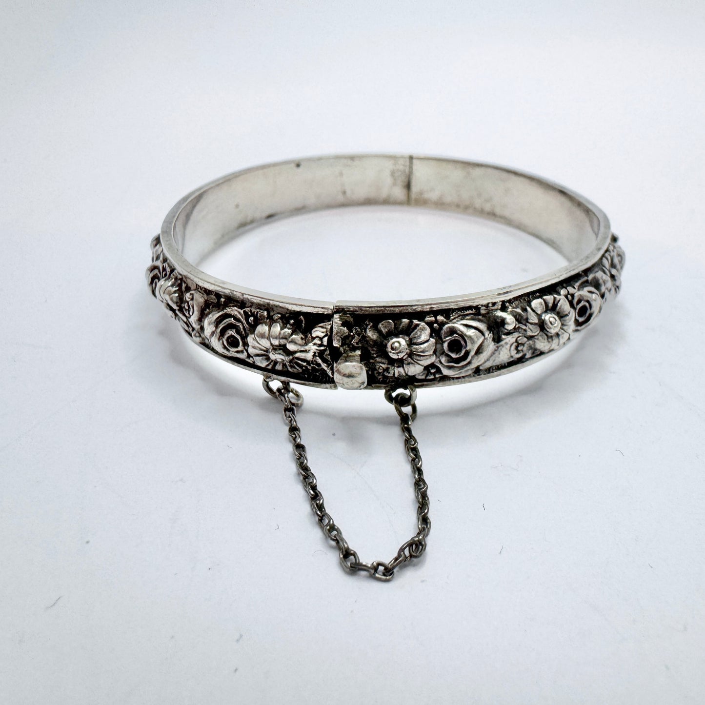 Vintage 1940s. Solid Silver Floral Hinged Bangle Bracelet. Prob Portugal