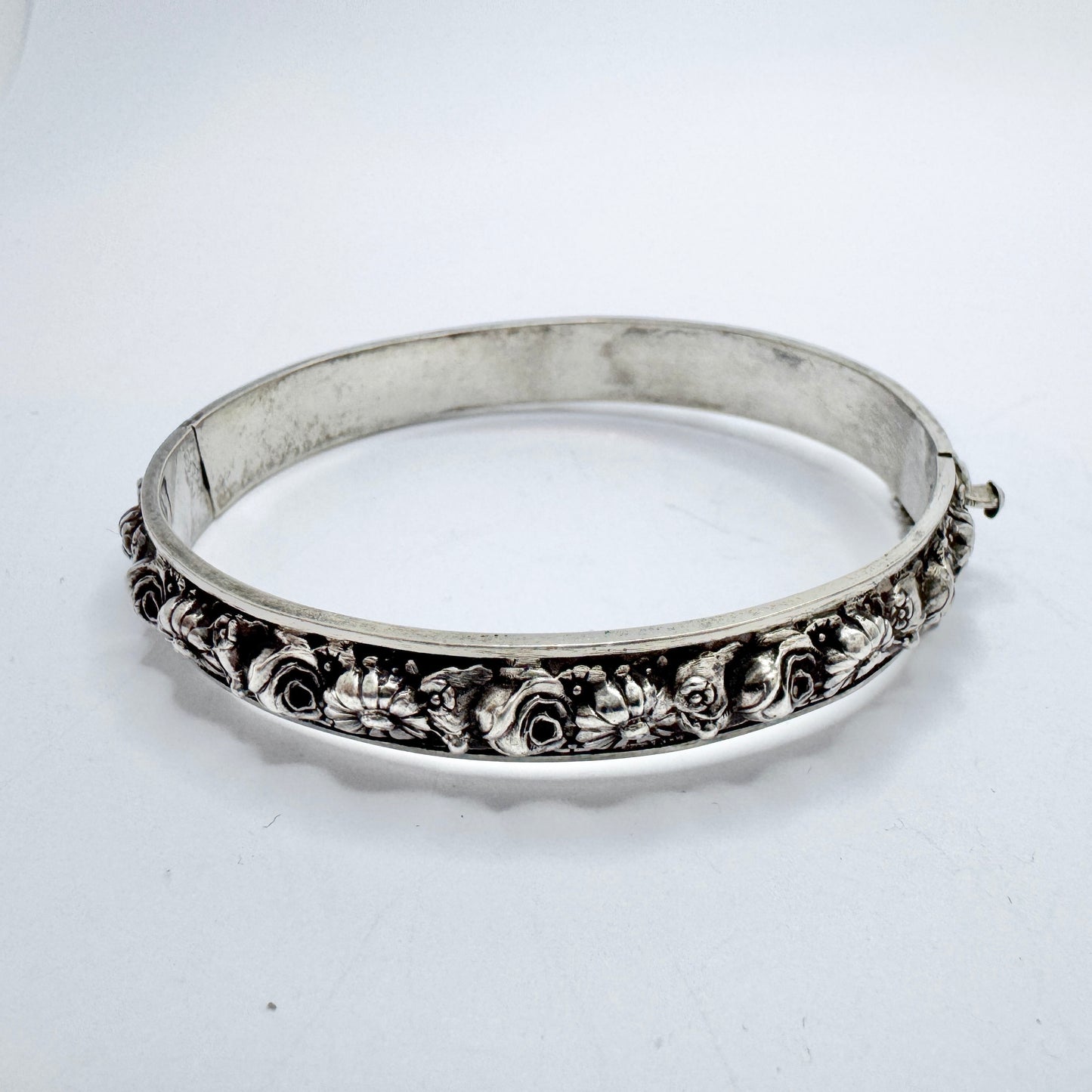 Vintage 1940s. Solid Silver Floral Hinged Bangle Bracelet. Prob Portugal