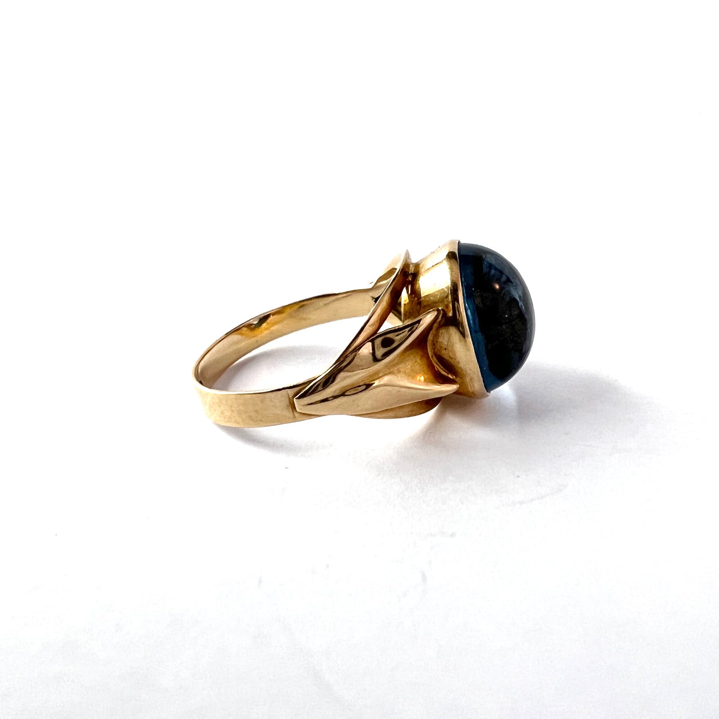 Osmo Nummila, Finland 1959. Vintage 14k Gold Synthetic Spinel Ring