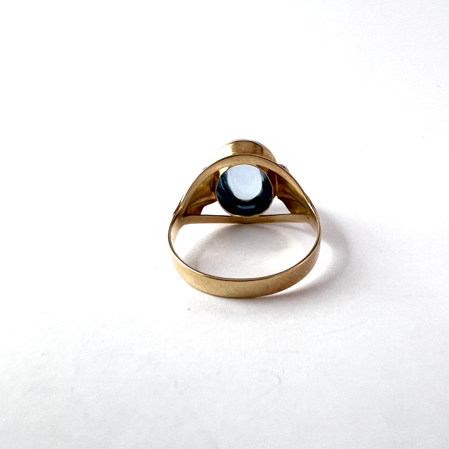 Osmo Nummila, Finland 1959. Vintage 14k Gold Synthetic Spinel Ring