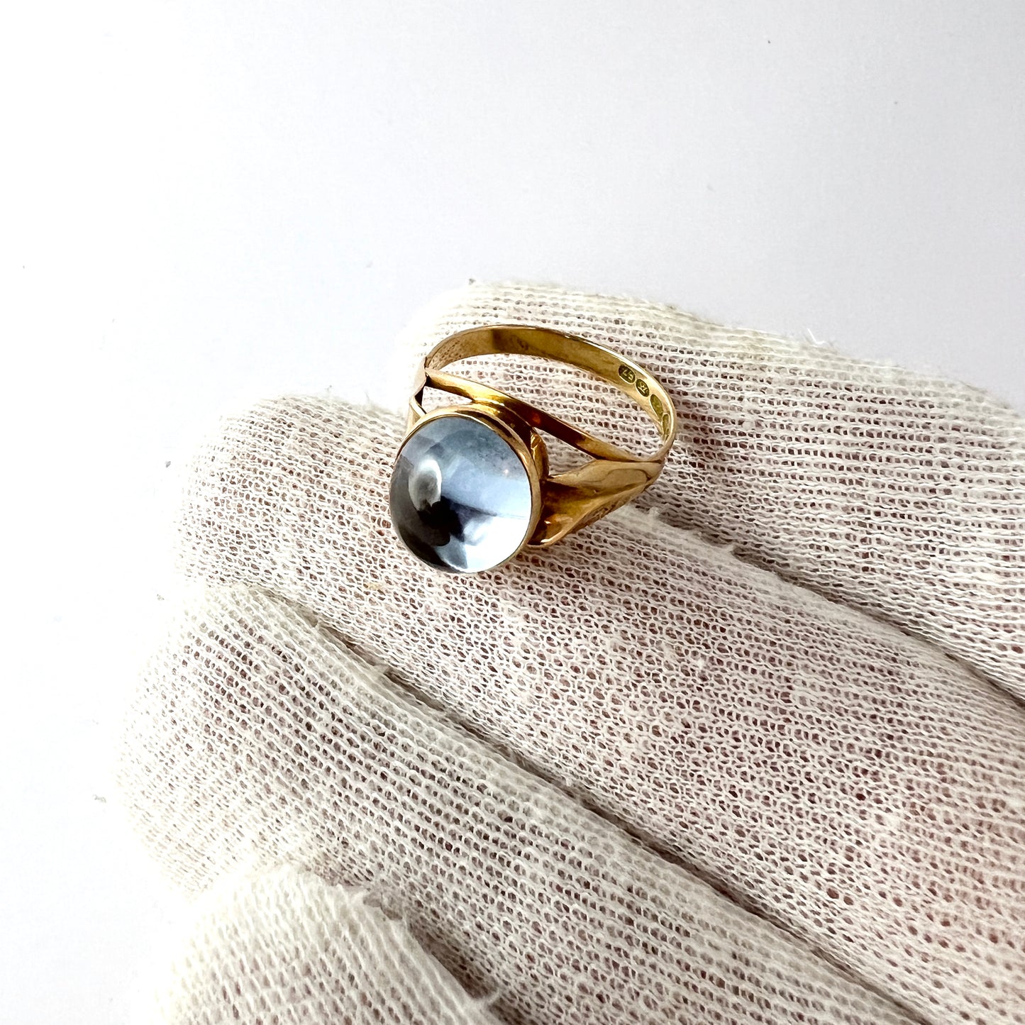 Osmo Nummila, Finland 1959. Vintage 14k Gold Synthetic Spinel Ring