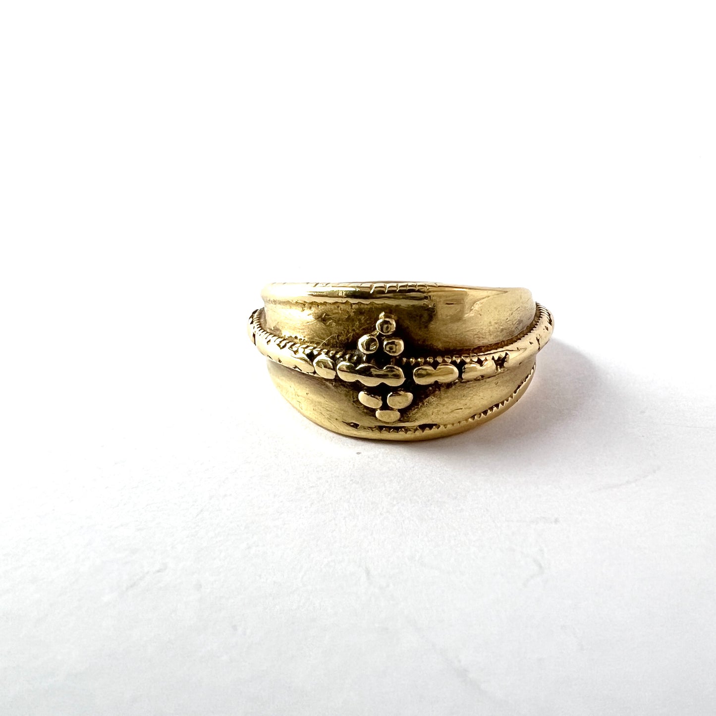 Bengt Hallberg, Sweden 1994. Vintage 18k Gold Viking Copy Unisex Ring