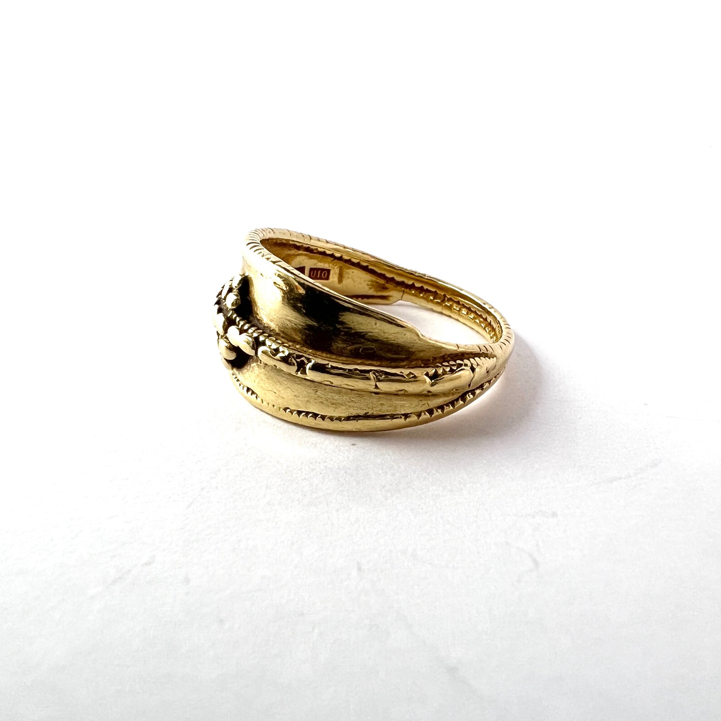 Bengt Hallberg, Sweden 1994. Vintage 18k Gold Viking Copy Unisex Ring