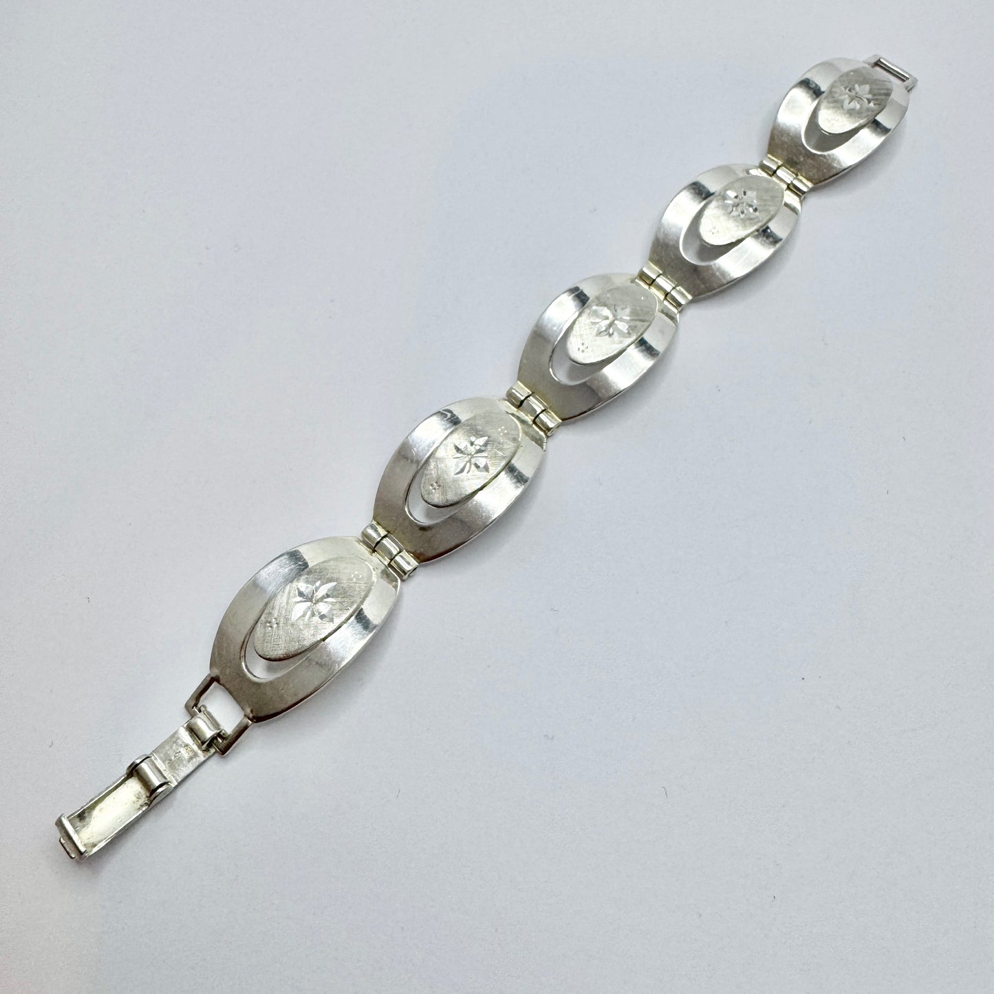 Vintage ca 1960 Solid Silver Bracelet.