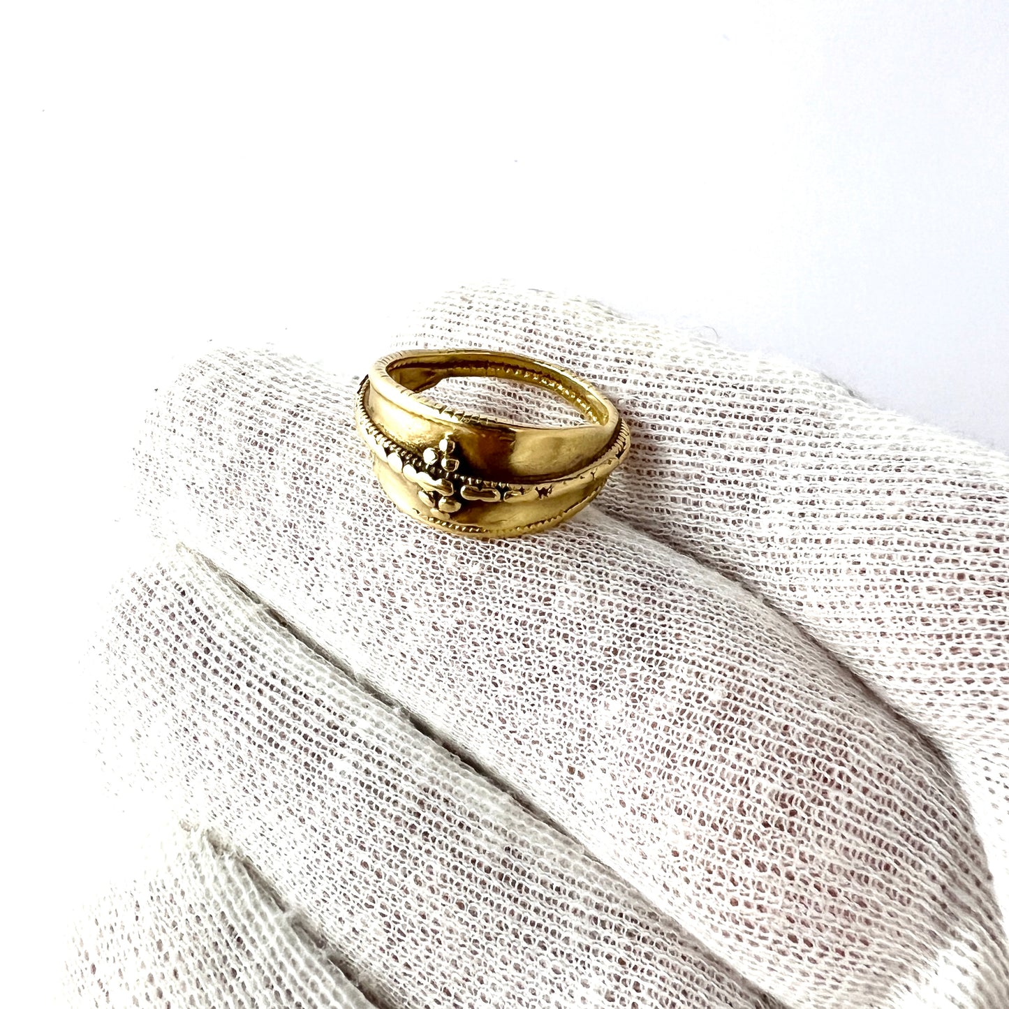 Bengt Hallberg, Sweden 1994. Vintage 18k Gold Viking Copy Unisex Ring