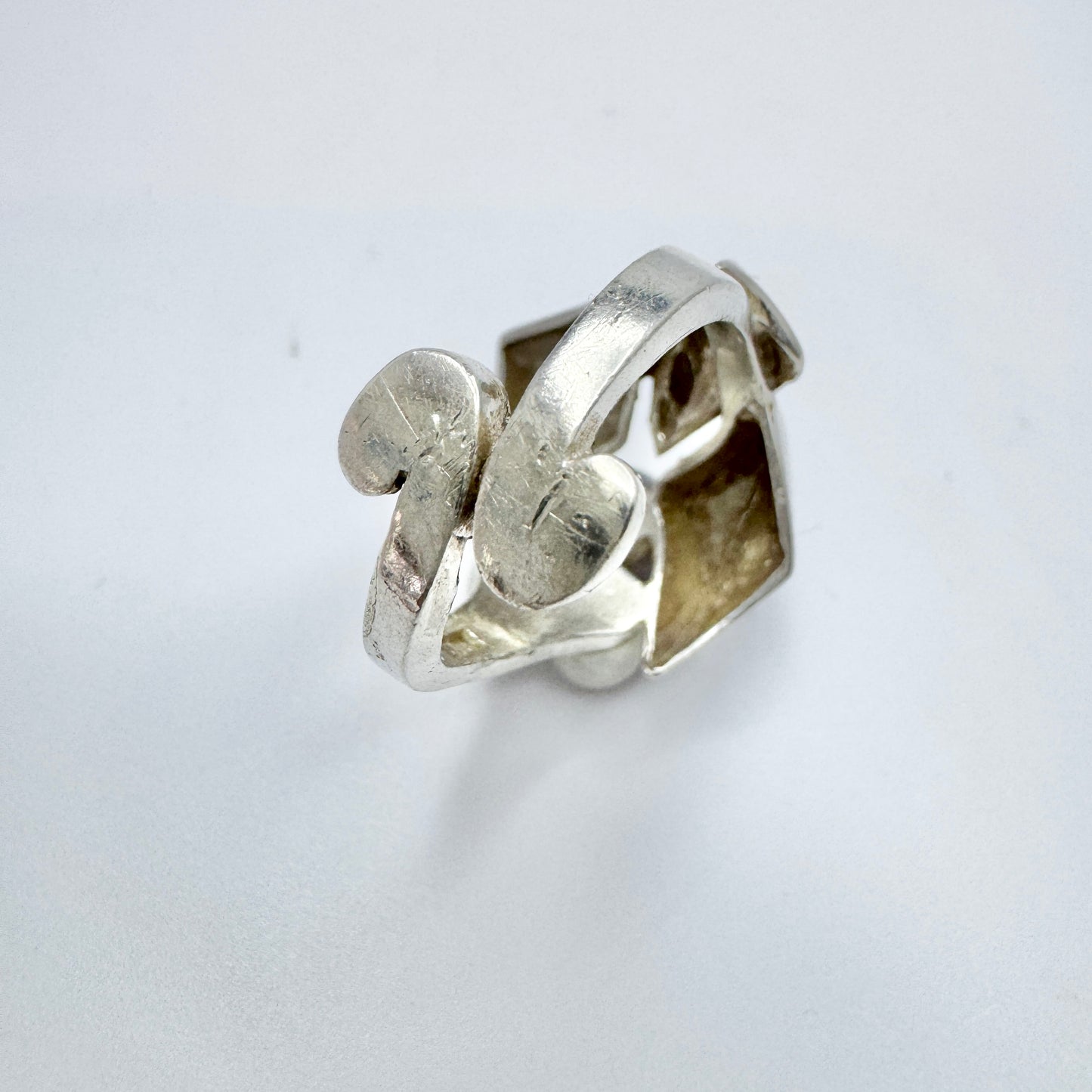 Robbert, for Nordisk Kokusai, Sweden 1975. Vintage Sterling Chalcedony Pearl Ring. Signed.