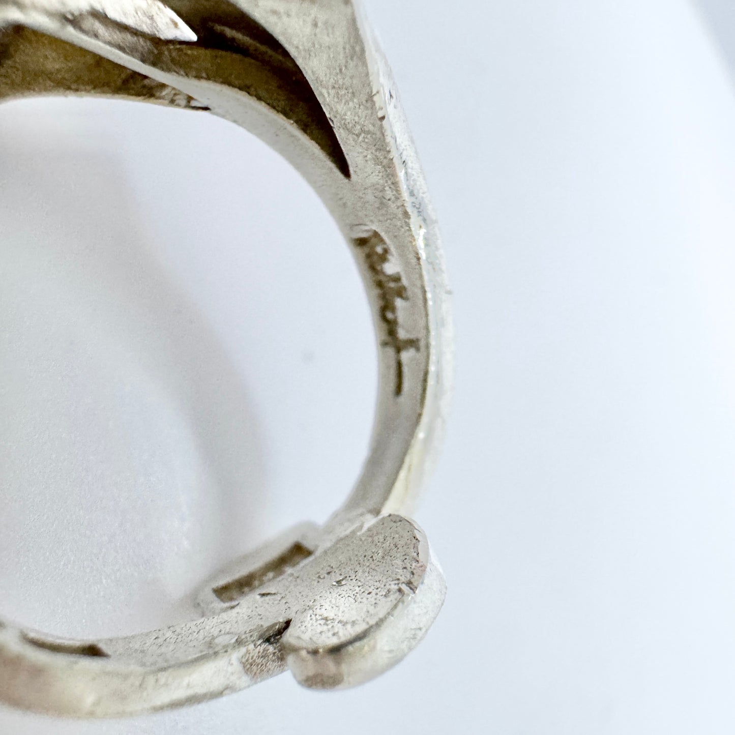 Robbert, for Nordisk Kokusai, Sweden 1975. Vintage Sterling Chalcedony Pearl Ring. Signed.