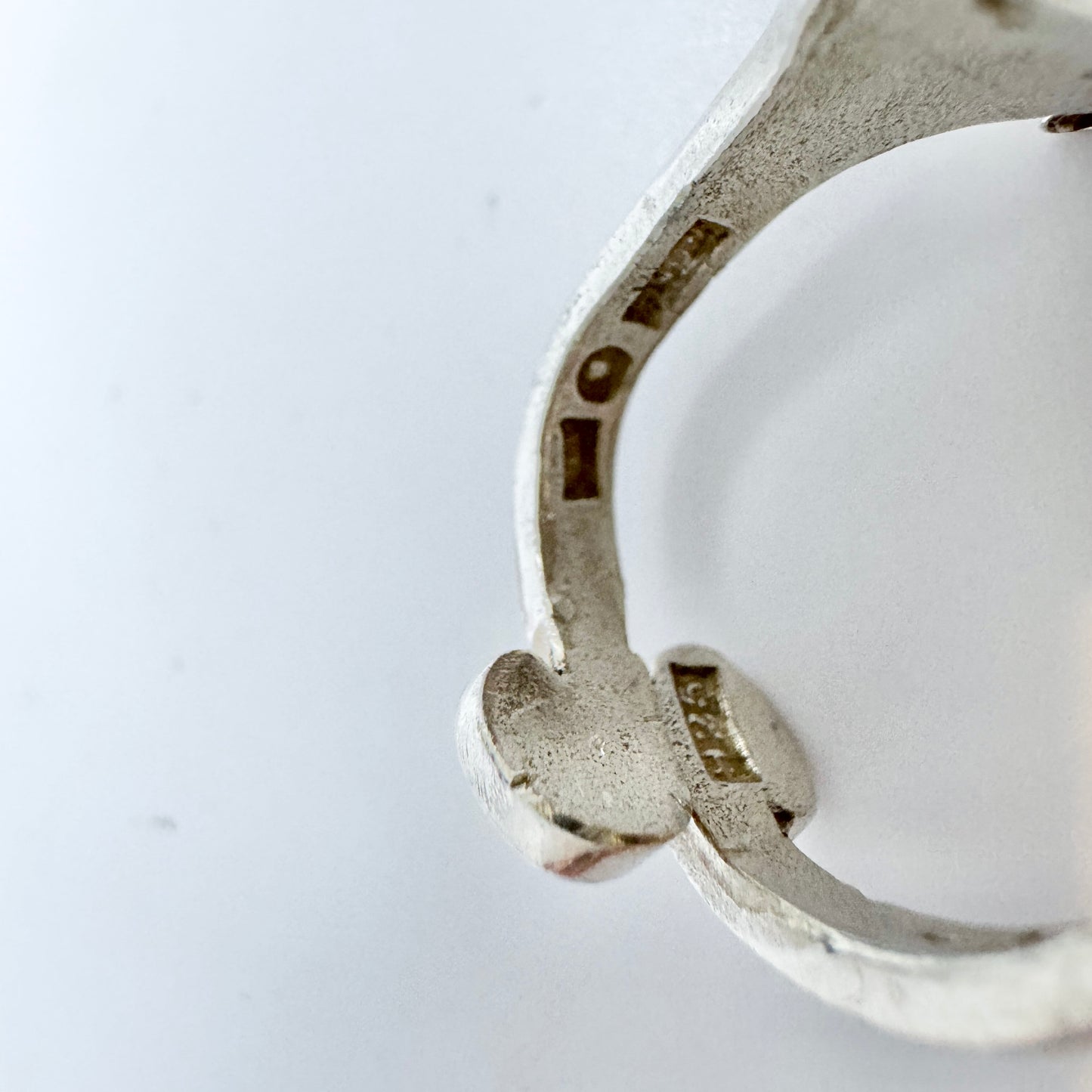 Robbert, for Nordisk Kokusai, Sweden 1975. Vintage Sterling Chalcedony Pearl Ring. Signed.