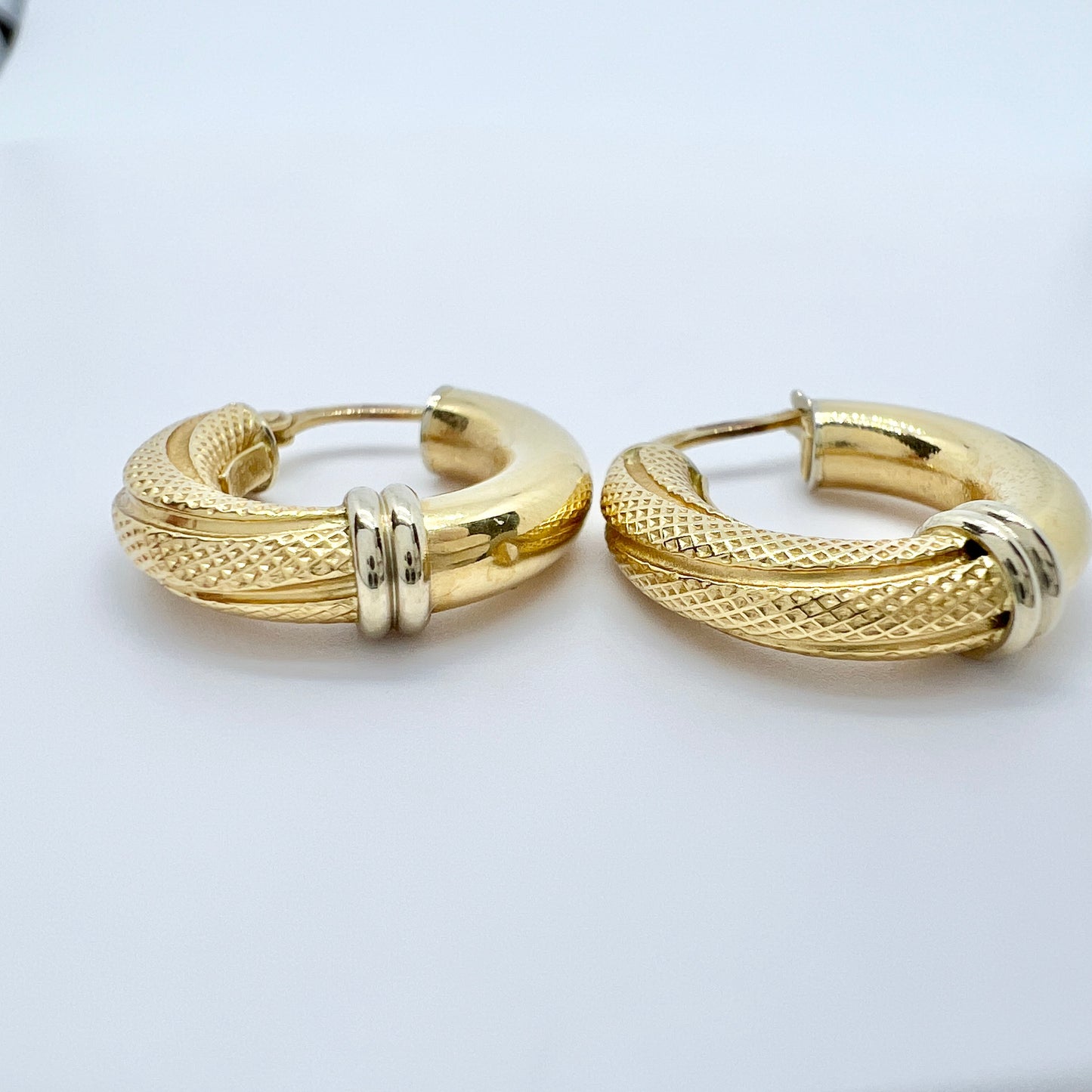 Uno A Erre, Italy. Vintage 18k Gold Earrings.