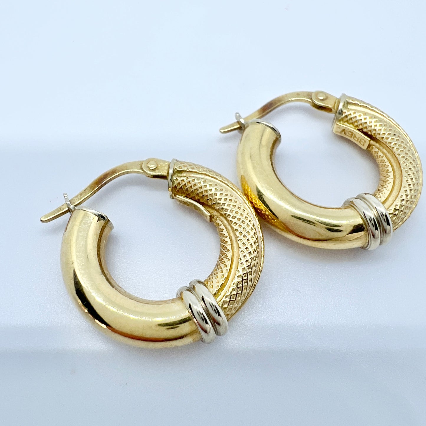 Uno A Erre, Italy. Vintage 18k Gold Earrings.