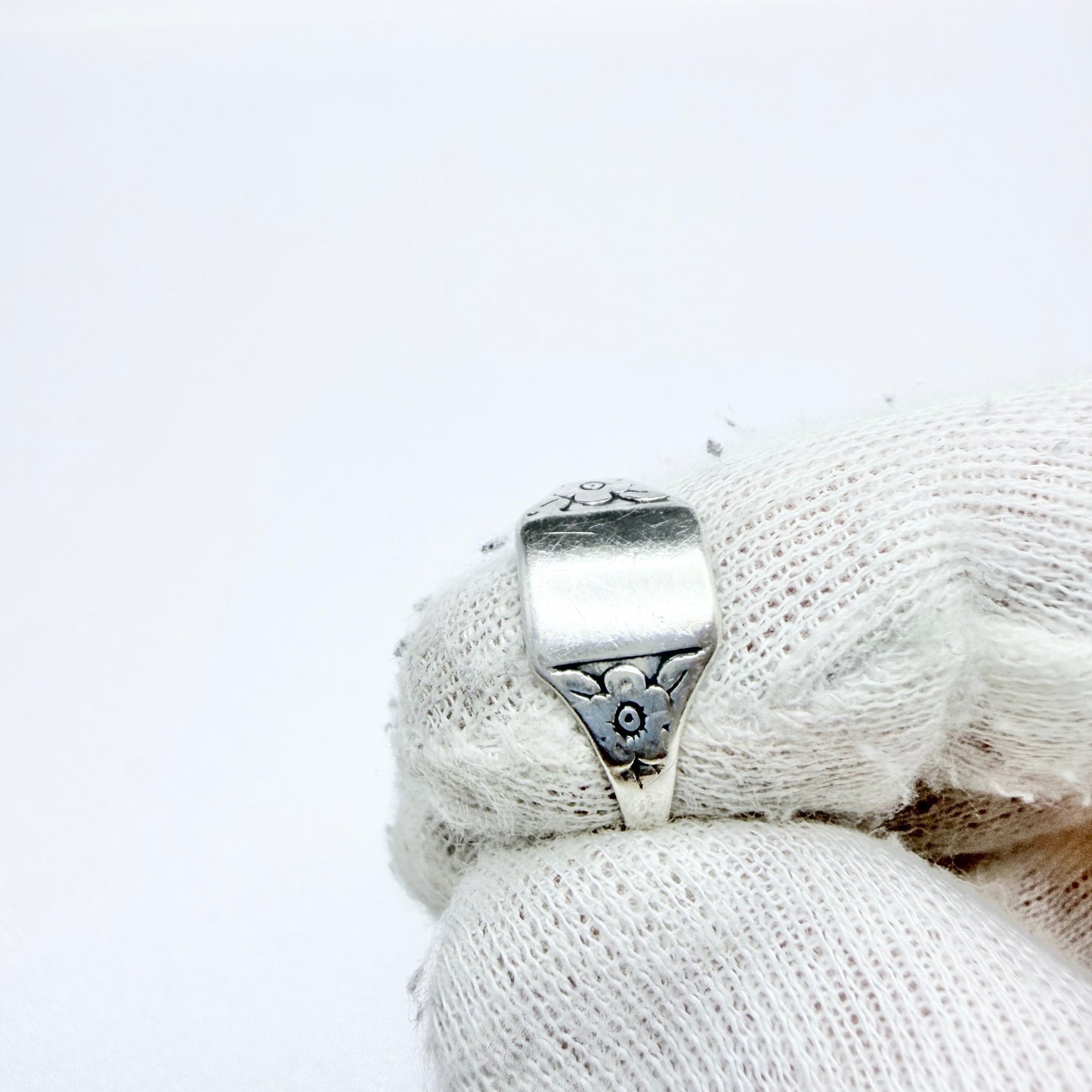 Stockholm, 1953. Vintage Sterling Silver Female Signet Flower Shoulders Ring.