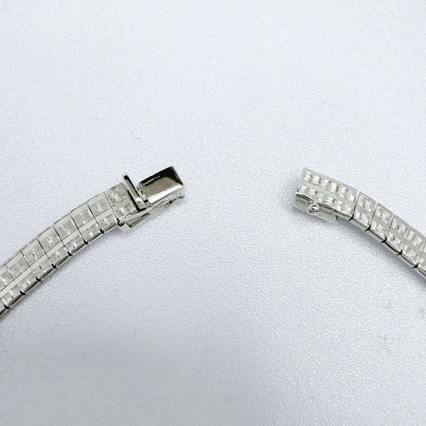 Italy. Vintage Solid Silver necklace.