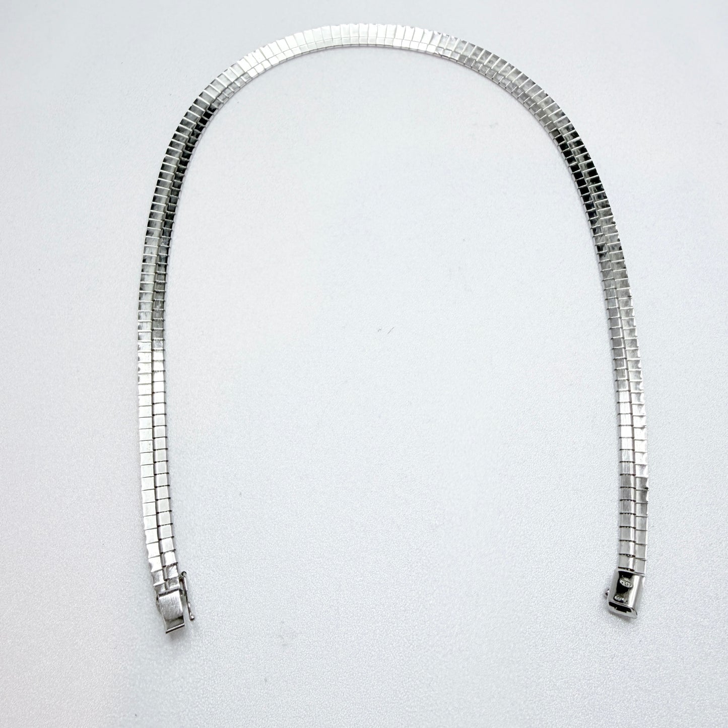 Italy. Vintage Solid Silver necklace.