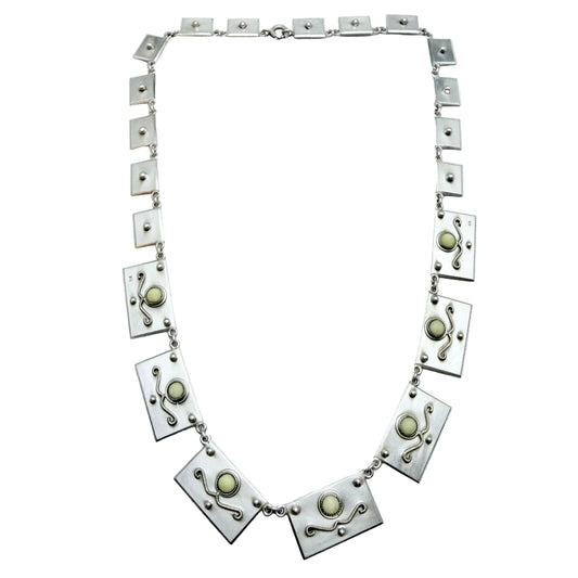 Kievskij Juvelirnij Zavod, Ukraine USSR-era. Vintage 1960s Silver Coral Necklace.
