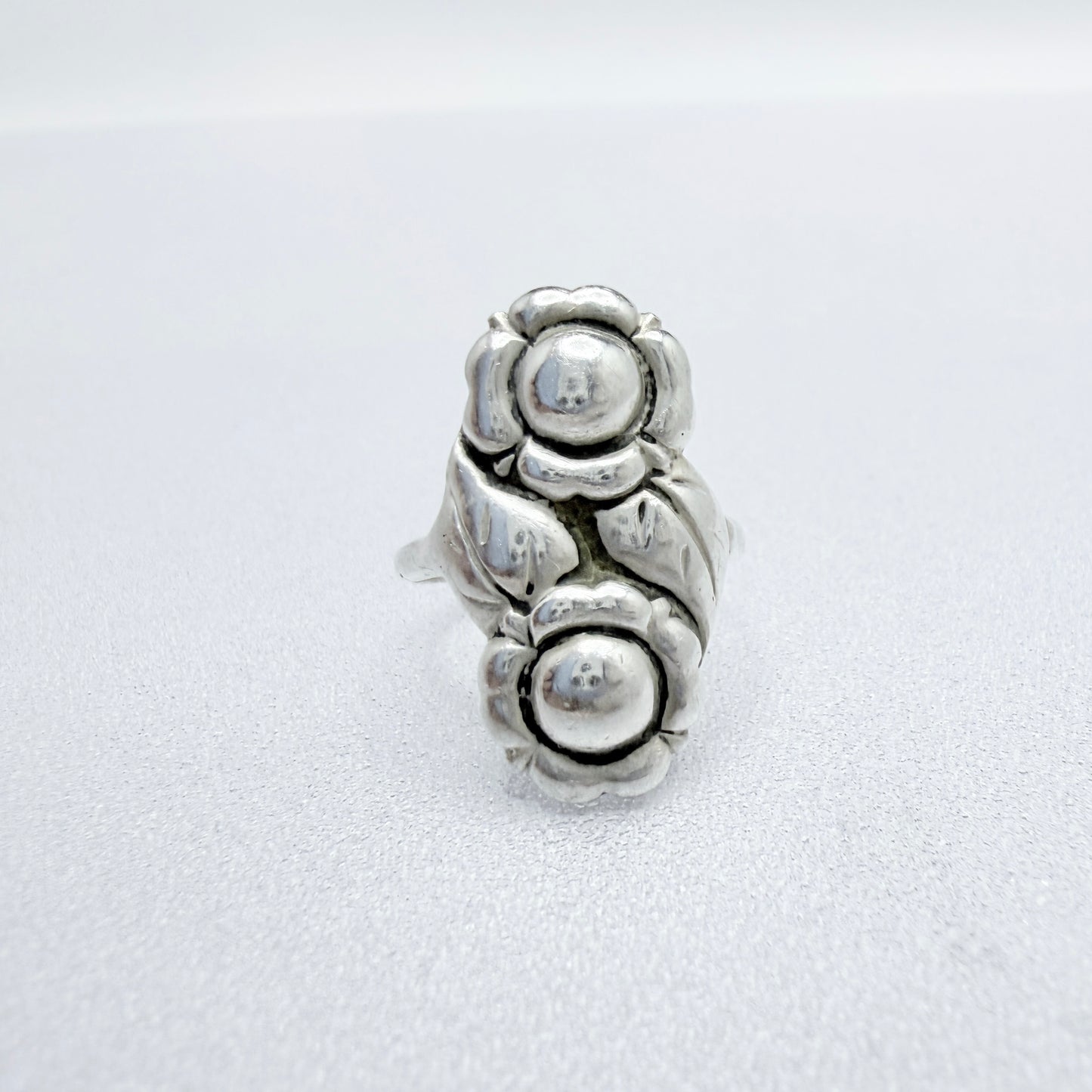 Vintage 1940-50s. Solid Silver Flower Ring.