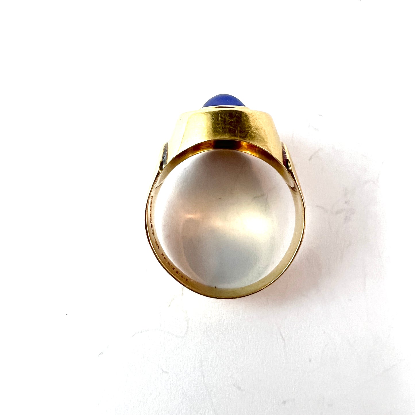 Rahlens, Sweden year 1960. Vintage Mid-century 18k Gold Chalcedony Ring.