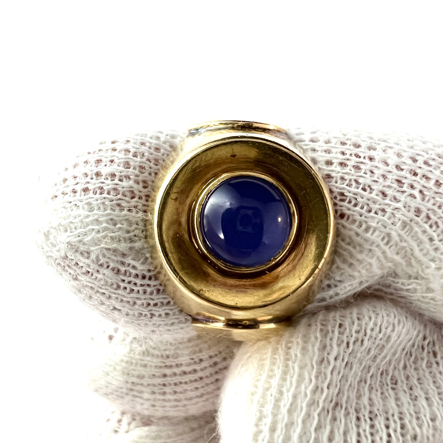 Rahlens, Sweden year 1960. Vintage Mid-century 18k Gold Chalcedony Ring.