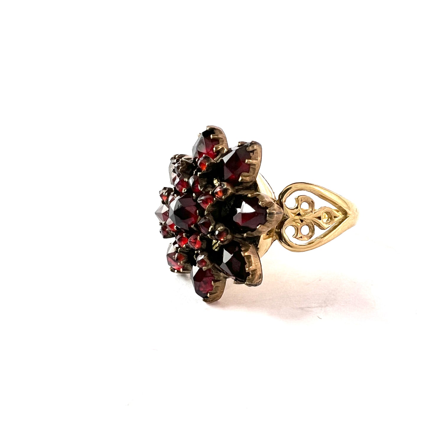 G Dahlgren, Sweden 1915. Antique 18k Gold Garnet Cluster Ring.