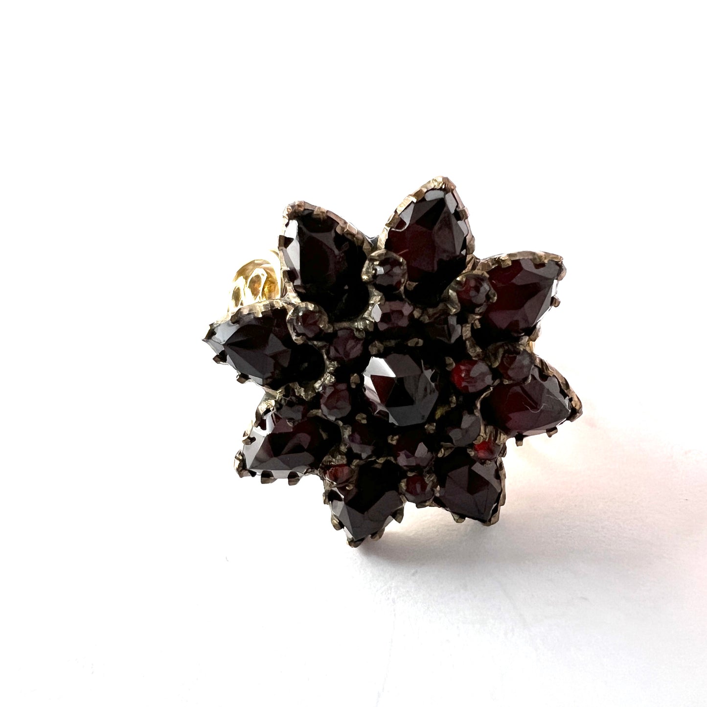 G Dahlgren, Sweden 1915. Antique 18k Gold Garnet Cluster Ring.