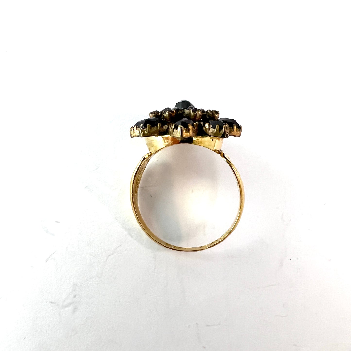 G Dahlgren, Sweden 1915. Antique 18k Gold Garnet Cluster Ring.