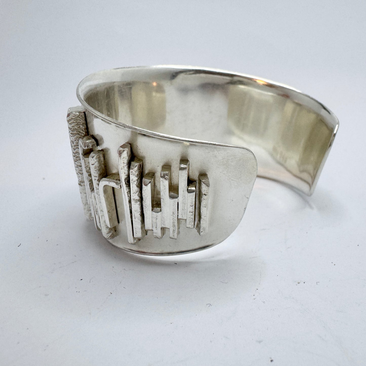Claes E Giertta, Sweden 1966. Bold Vintage Modernist Sterling Silver Cuff Bracelet.