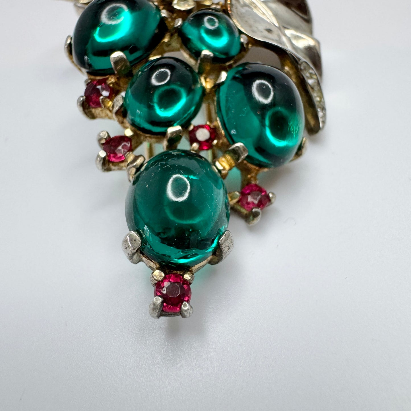 Crown Trifari, USA ca 1950. Vintage Sterling Silver Costume Jewelry Fur Clip Brooch. 14080