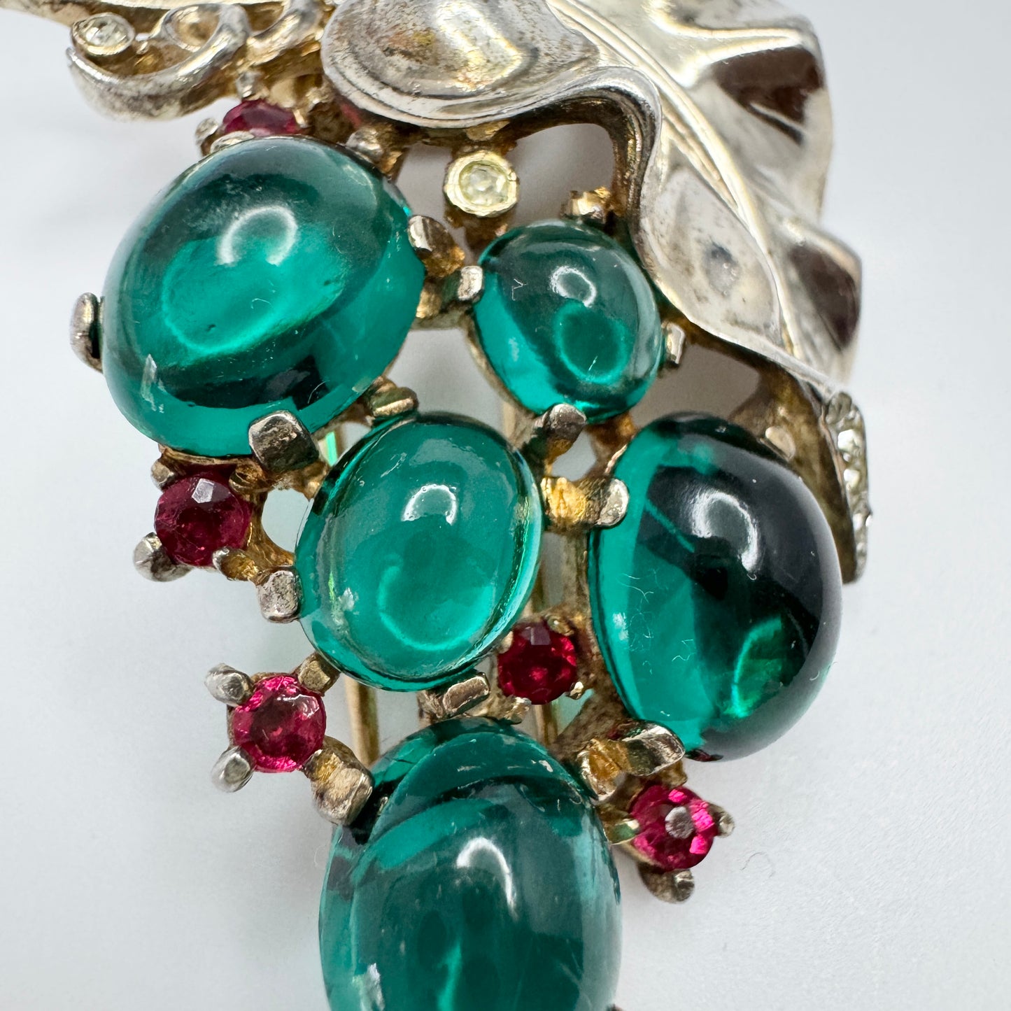 Crown Trifari, USA ca 1950. Vintage Sterling Silver Costume Jewelry Fur Clip Brooch. 14080