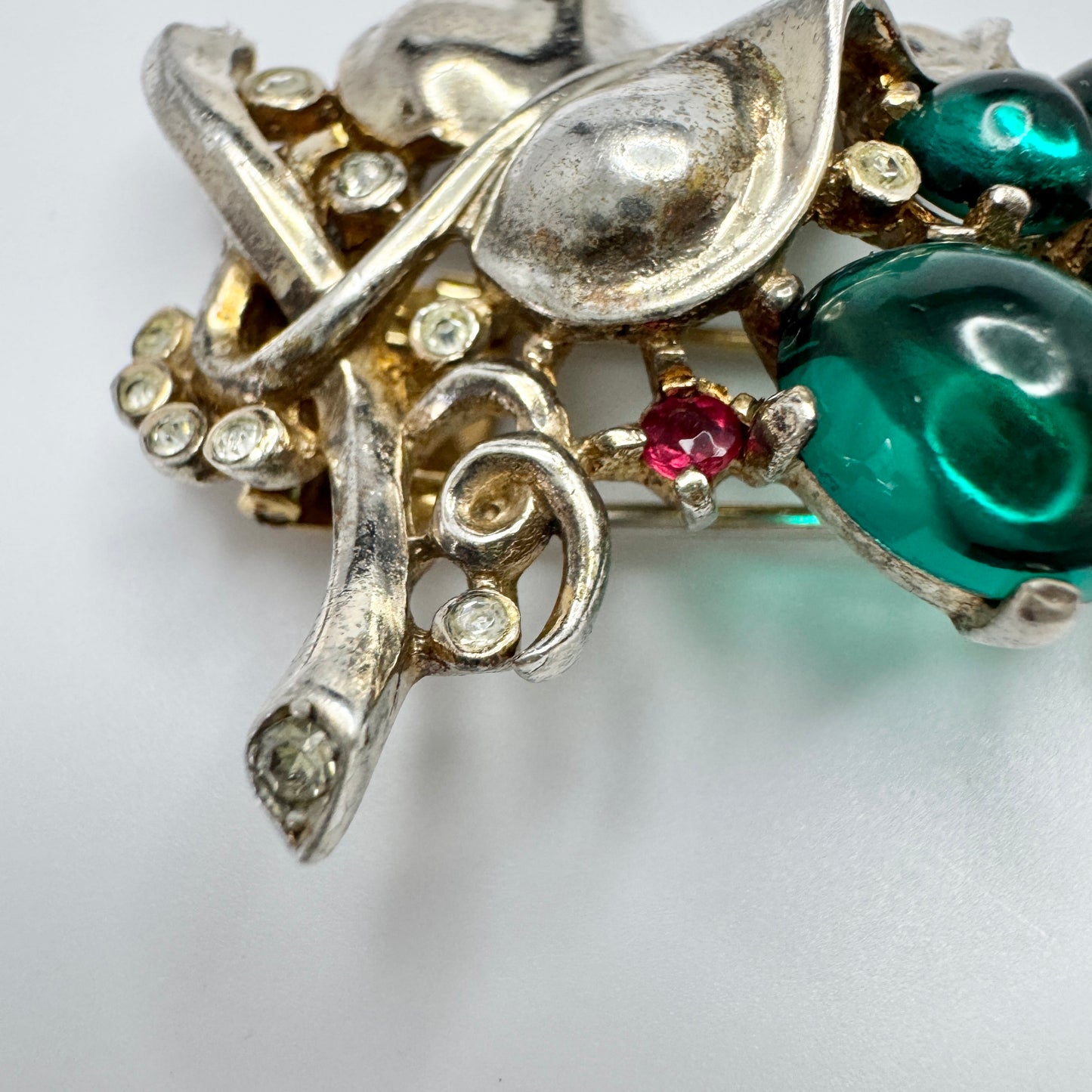 Crown Trifari, USA ca 1950. Vintage Sterling Silver Costume Jewelry Fur Clip Brooch. 14080