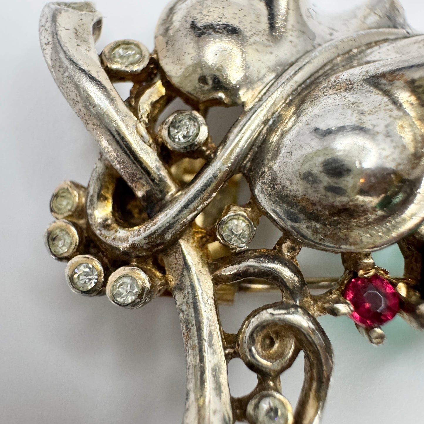 Crown Trifari, USA ca 1950. Vintage Sterling Silver Costume Jewelry Fur Clip Brooch. 14080