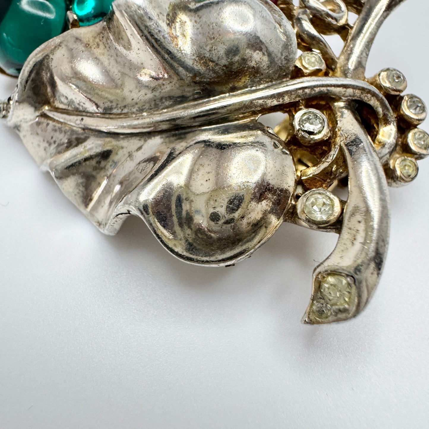 Crown Trifari, USA ca 1950. Vintage Sterling Silver Costume Jewelry Fur Clip Brooch. 14080