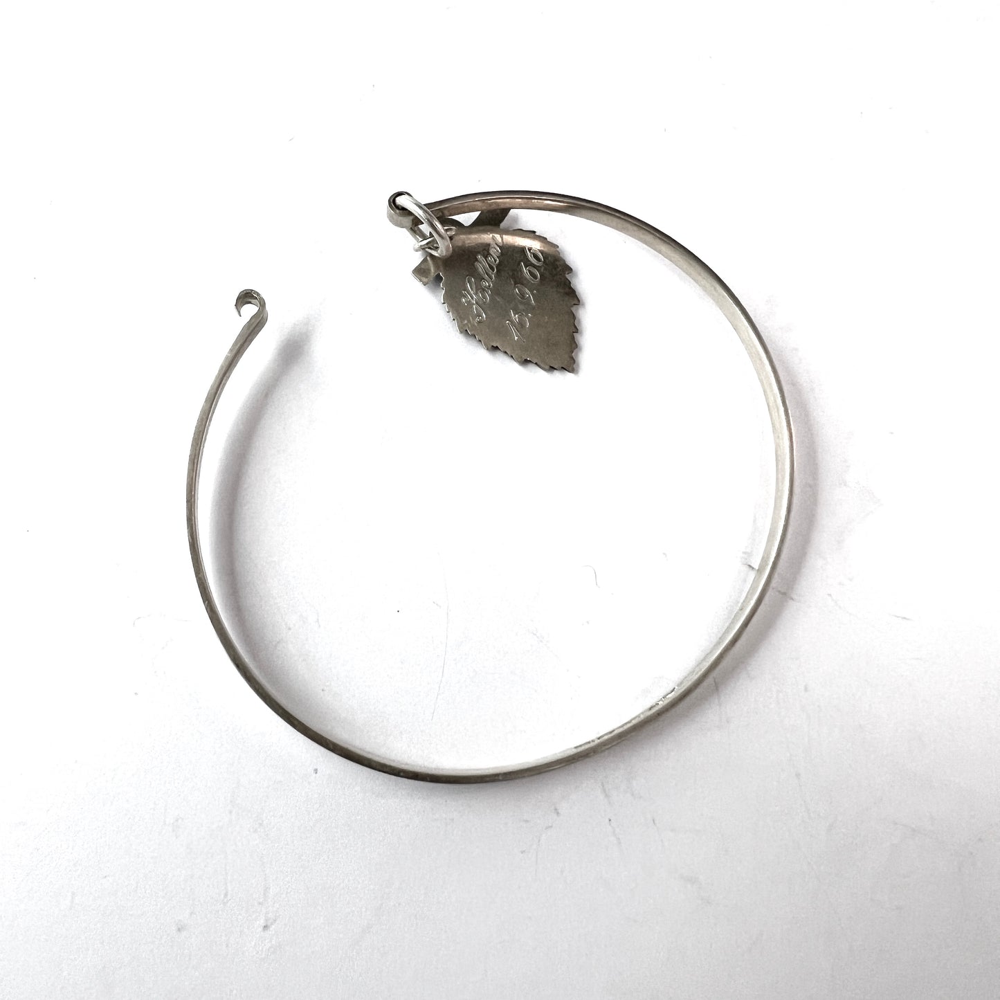 Kultateollisus, Finland 1964. Solid Silver Charm Bangle Bracelet.