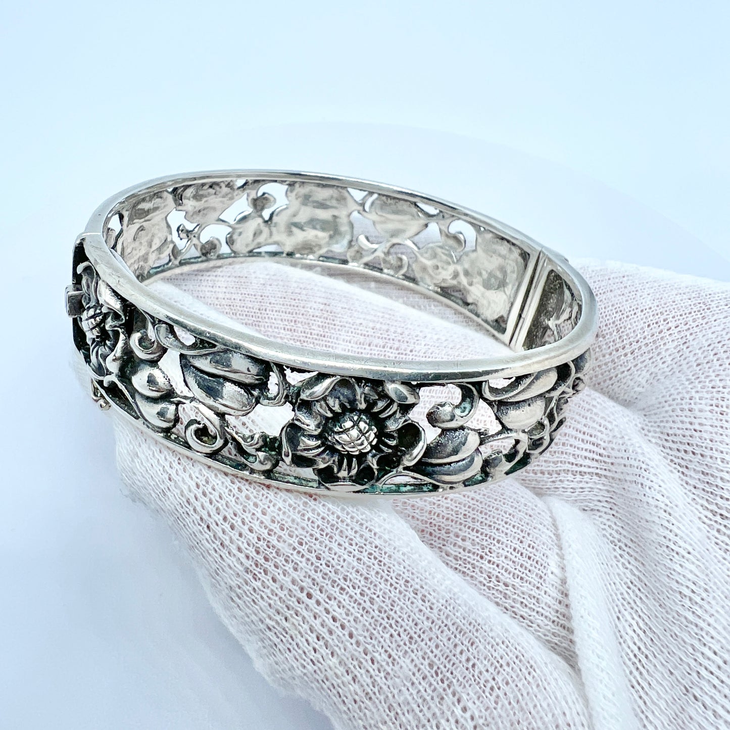 Sweden 1957. Vintage Solid Silver Hinged Bangle Flower Bracelet.