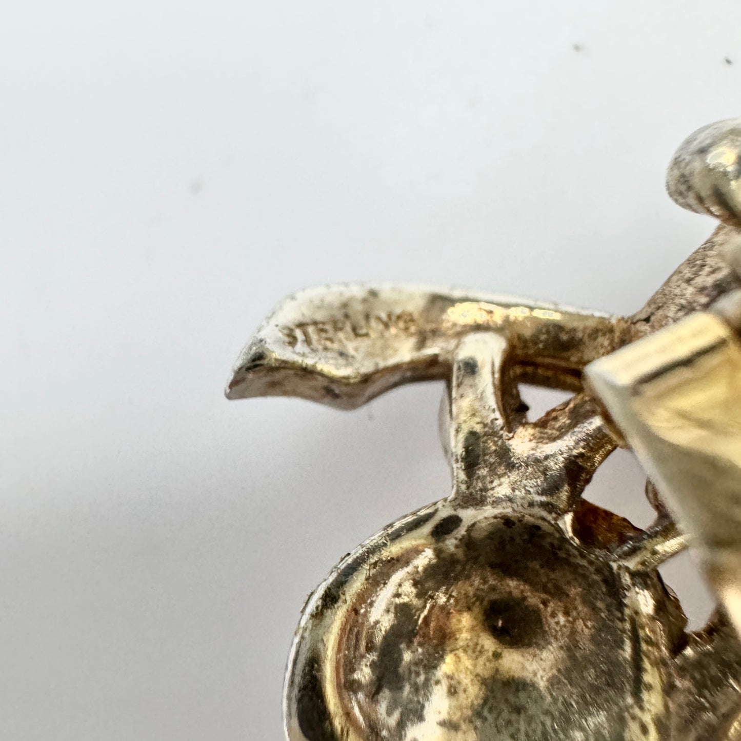 Crown Trifari, USA ca 1950. Vintage Sterling Silver Costume Jewelry Fur Clip Brooch. 14080