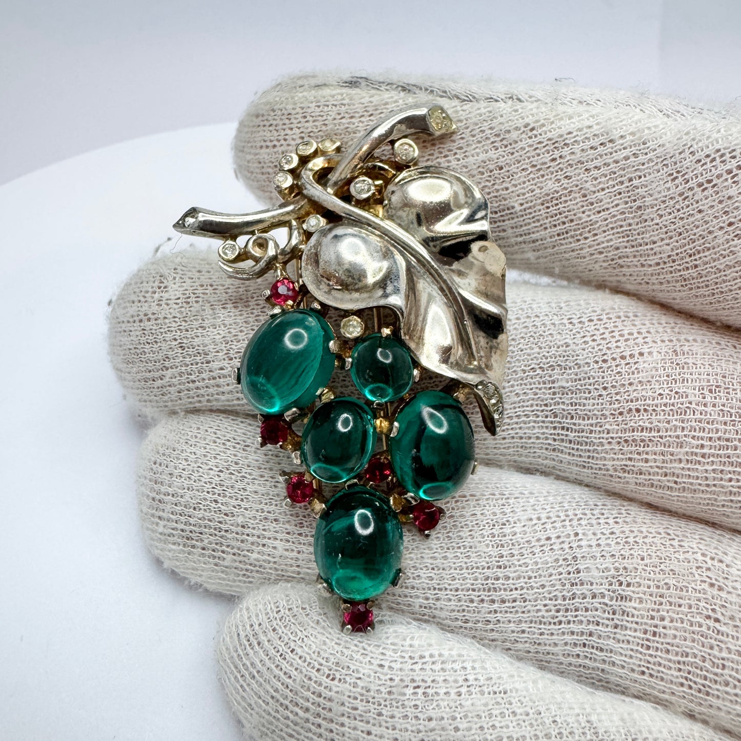 Crown Trifari, USA ca 1950. Vintage Sterling Silver Costume Jewelry Fur Clip Brooch. 14080