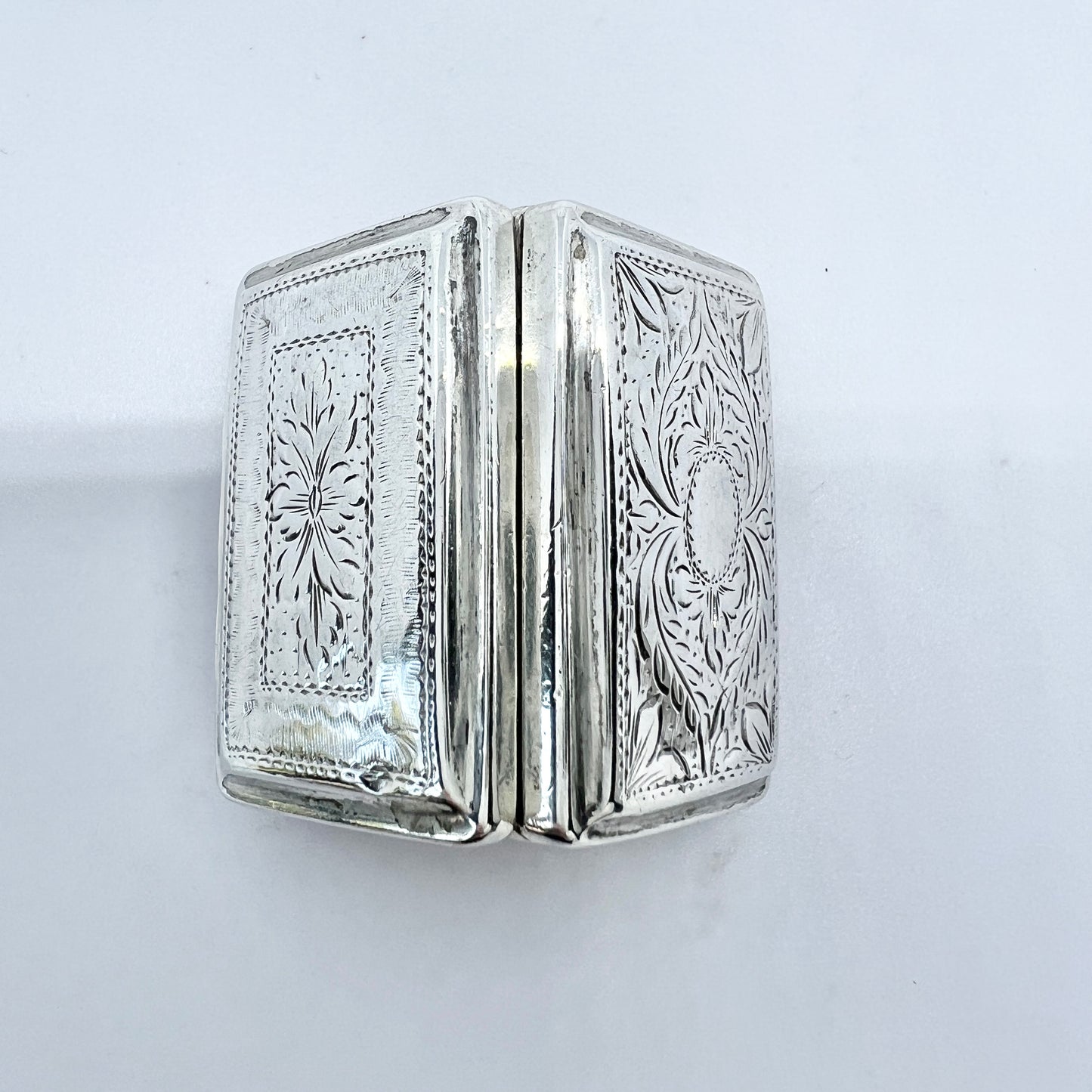 Edward Smith, Birmingham 1843. Antique Sterling Silver Vinaigrette Box.