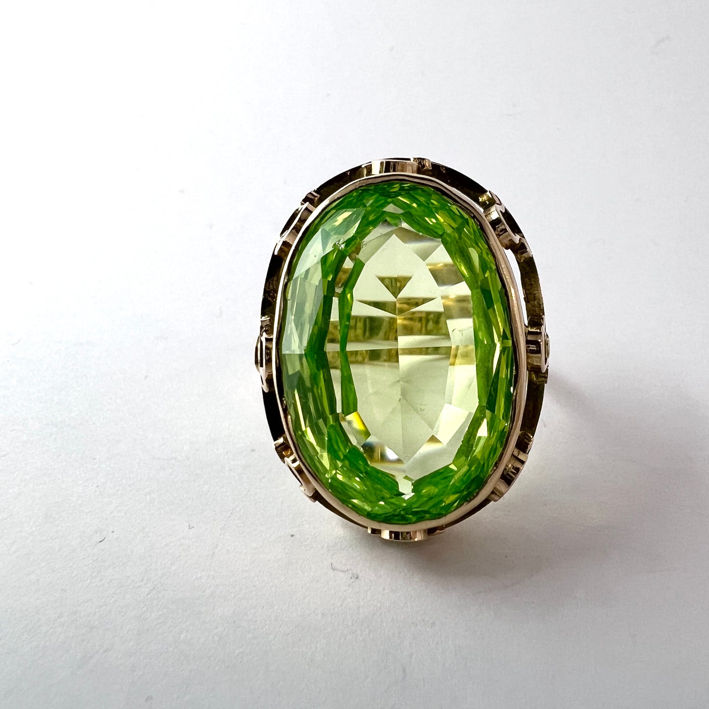 Warzaw, Poland 1960-70s. Bold 14k Gold Uranium Glass Ring.