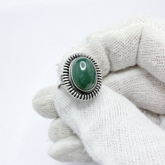 Vintage c 1950. Solid Silver Chrysoprase Ring.