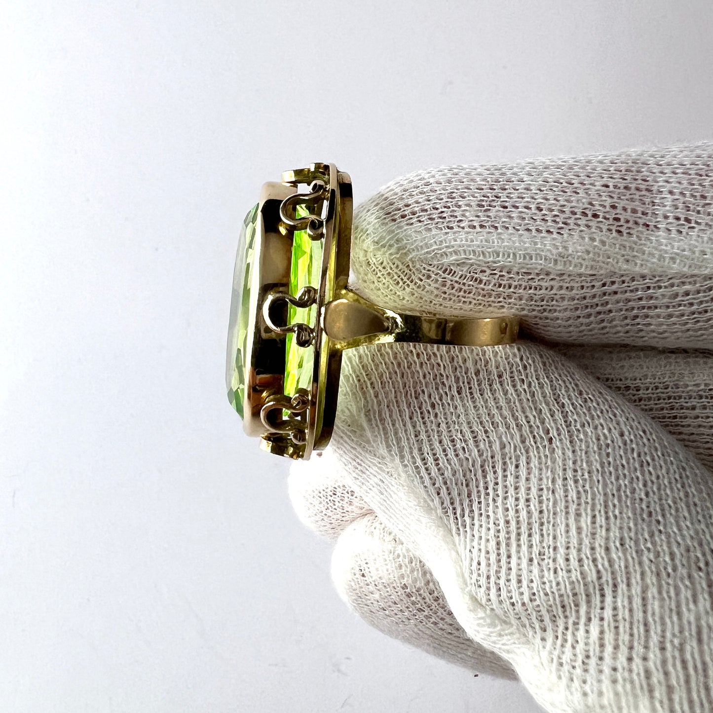 Warzaw, Poland 1960-70s. Bold 14k Gold Uranium Glass Ring.