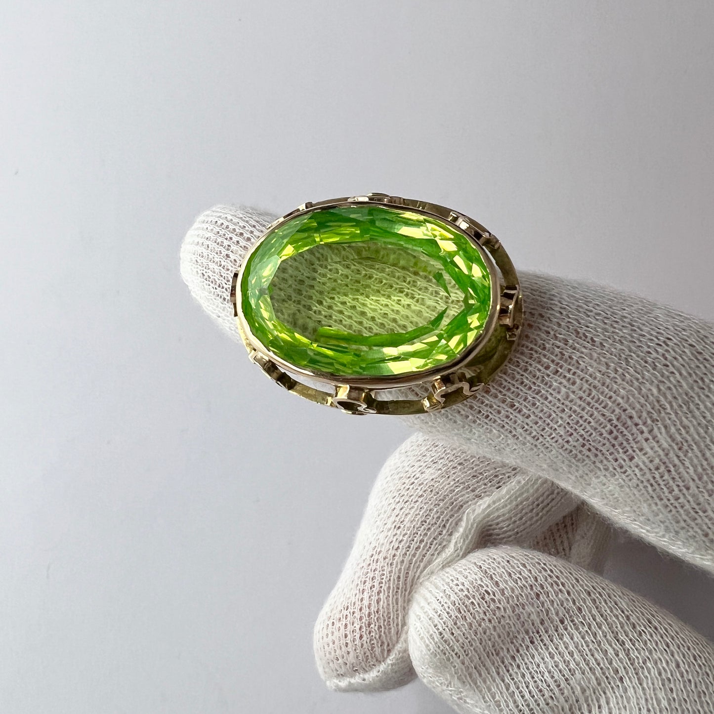 Warzaw, Poland 1960-70s. Bold 14k Gold Uranium Glass Ring.