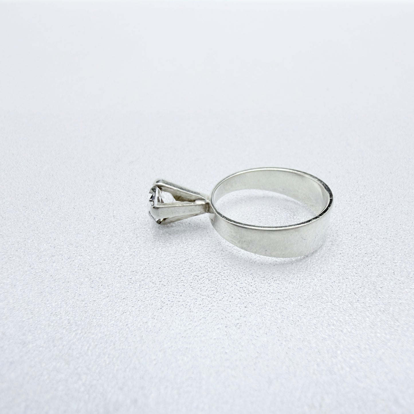 Alton, Sweden 1968. Vintage Sterling Silver Synthetic Spinel Ring.